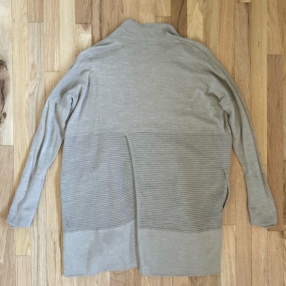 LULULEMON sit in lotus wrap ii heathered sandlot merino wool cardigan size 8 - Picture 12 of 12